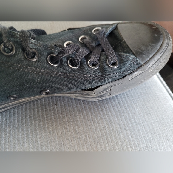 Black low-top Converse sneakers - Picture 3 of 11
